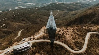 Estátua da Virgem do Vale, com 52 metros de altura, é erguida na Argentina