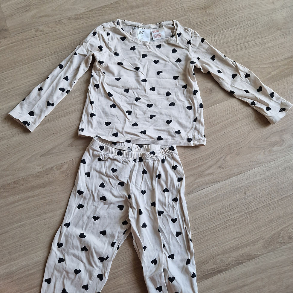 Miniature : V001410 - Pyjama cœurs très bon état 4-6 ans H&M