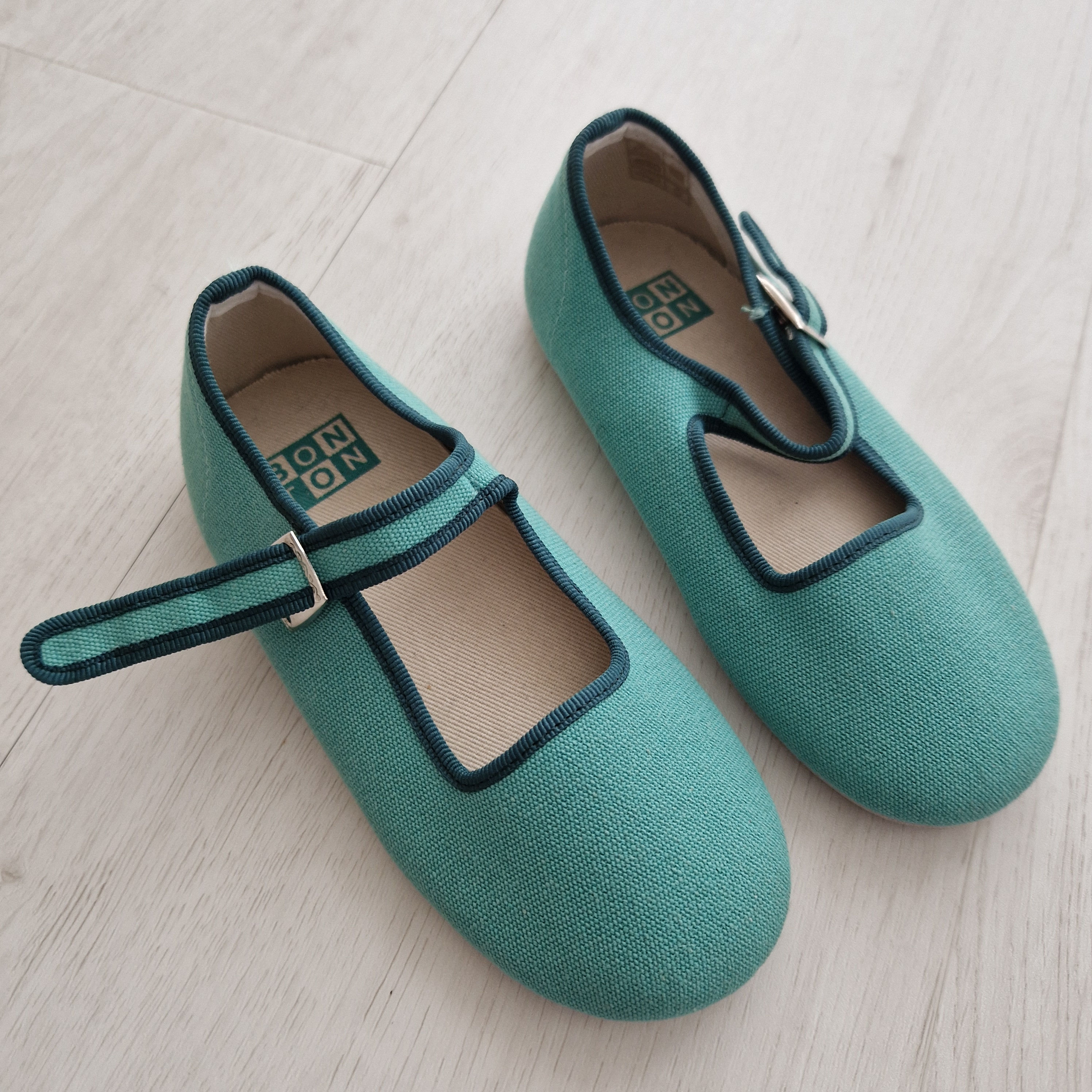 A VENDRE - V001262 - Babies vertes P29 Bonton valeur 88 CHF