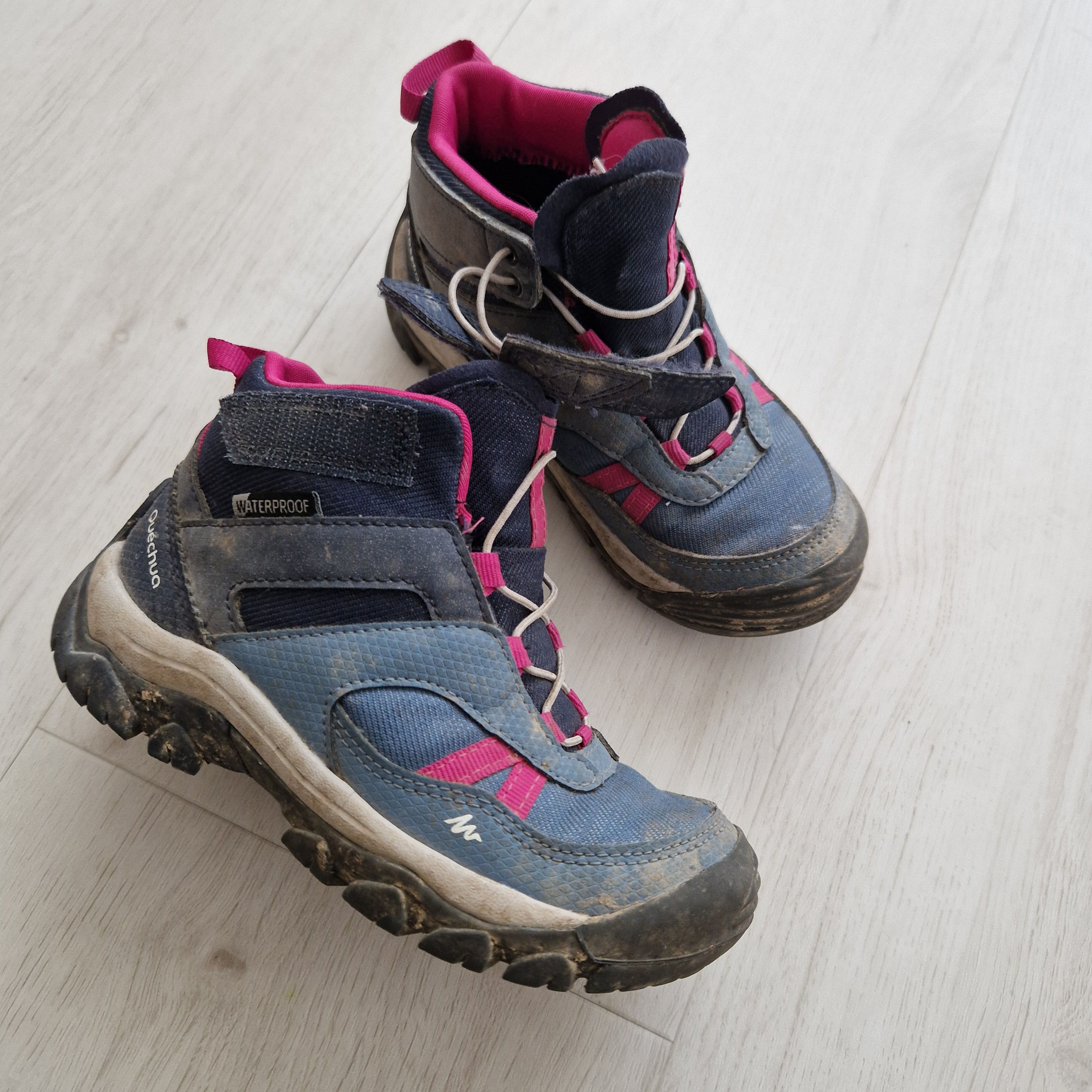 A VENDRE - V000681 - Chaussures de rando P28 Decathlon valeur 45 CHF