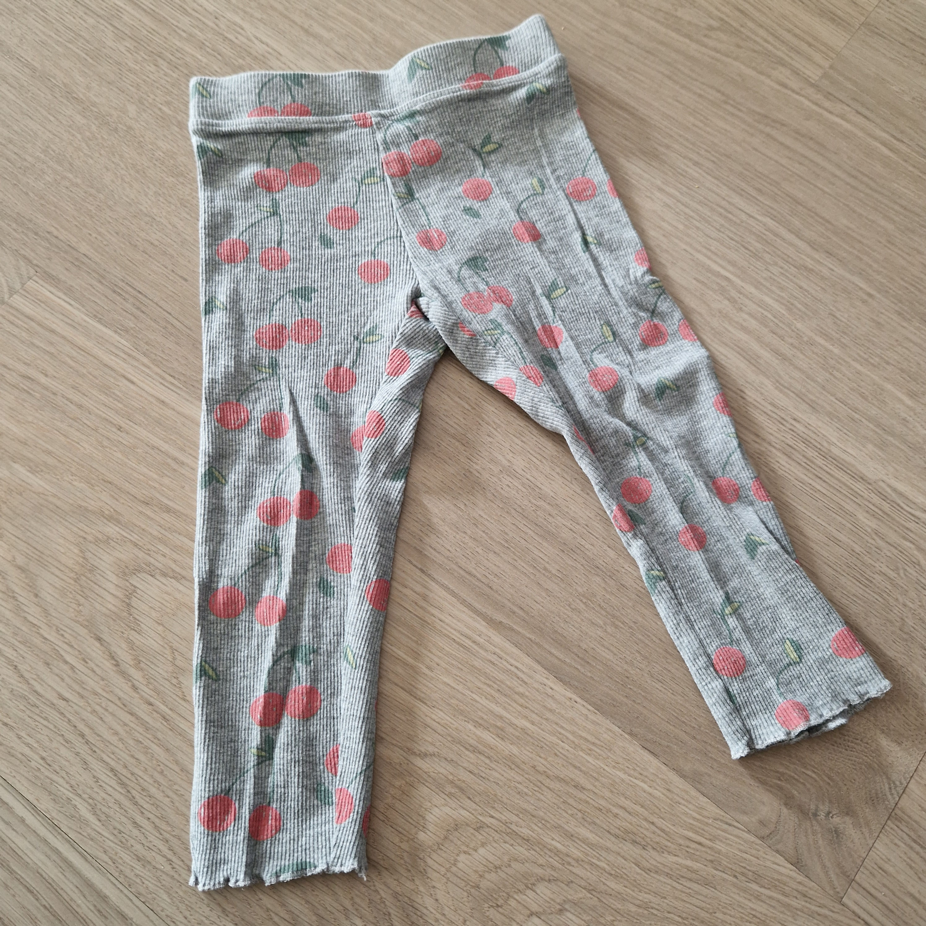 A VENDRE - V000566 - Legging cerises 3 ans Kiabi