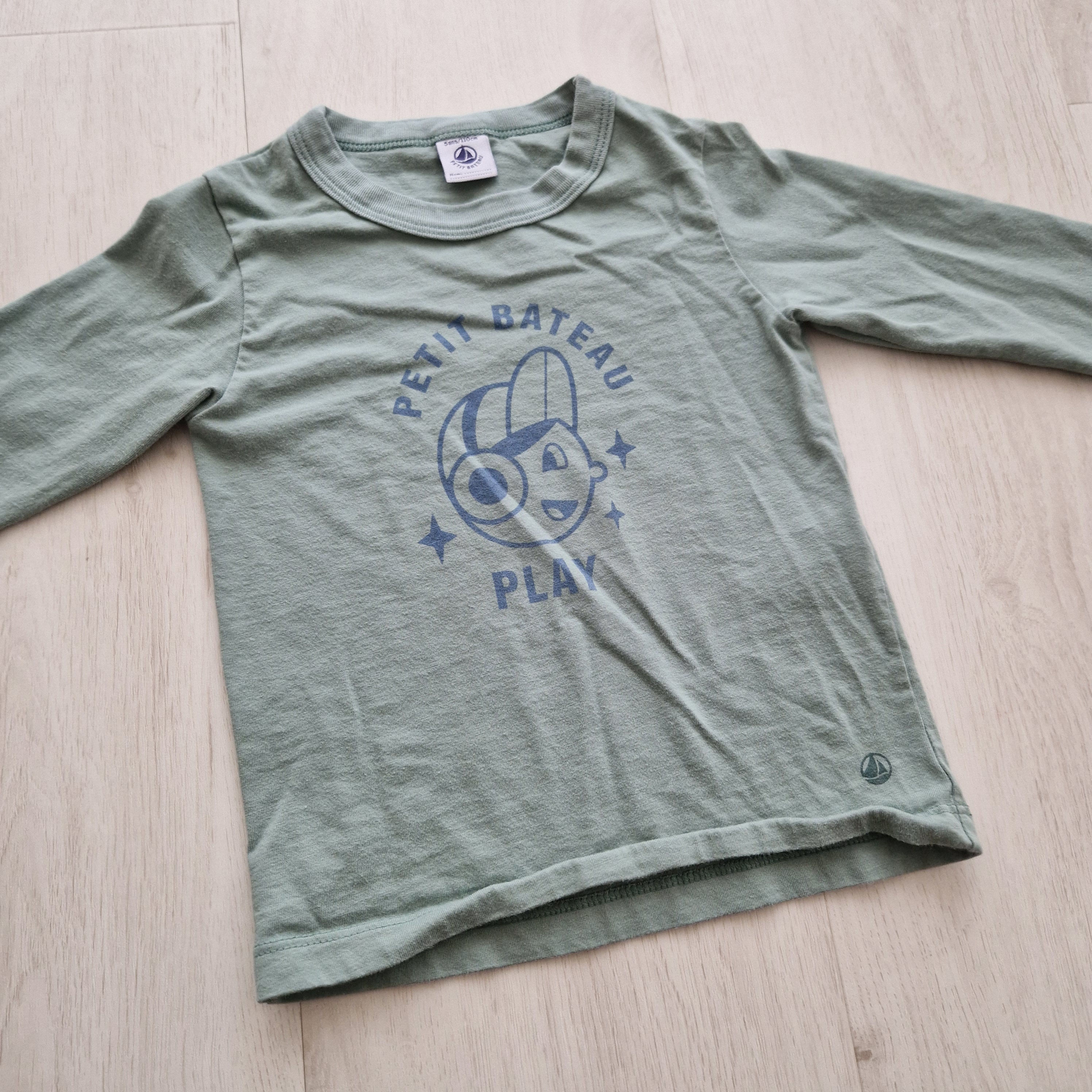 A VENDRE - V001243 - T-shirt vert pâle Play manches longues 5 ans Petit Bateau