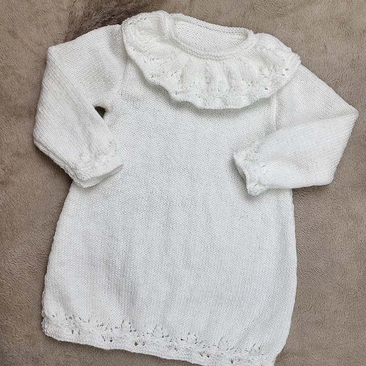 Robe en laine, coloris au choix.