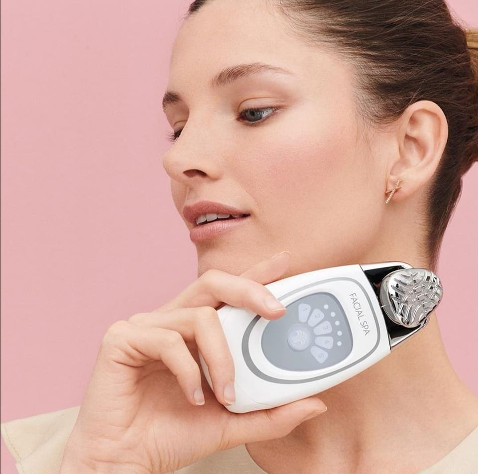 Thumbnail: ageLOC Galvanic Spa Gen III Essentials Kit