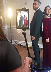 360 PHOTO BOOTH TAKING PICTURES