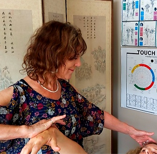 Christine Balzer-Gibbs doing a Kinesiology treatment