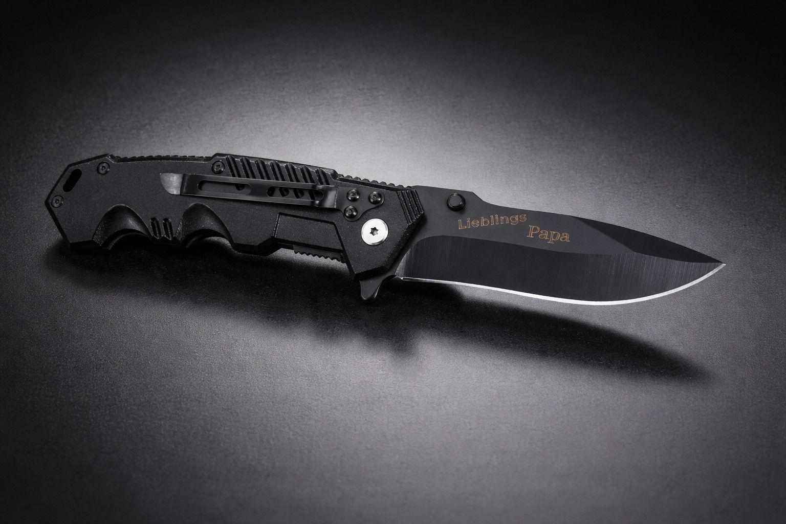Taschenmesser mit Gravur „Lieblings Papa“ auf schwarzer Klinge, Geschenkidee für Männer