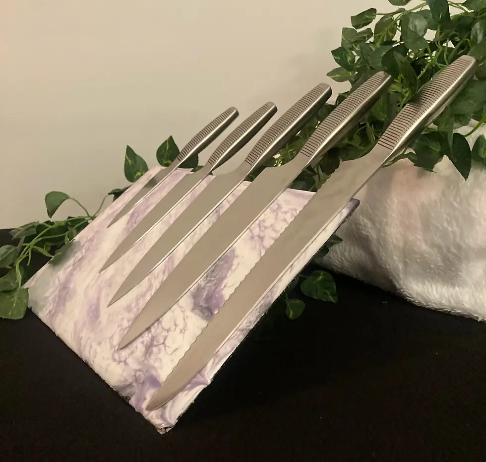 Miniaturbild: Magnetischer Messerständer mit mehreren Messern, Detailansicht der Messer im Halter