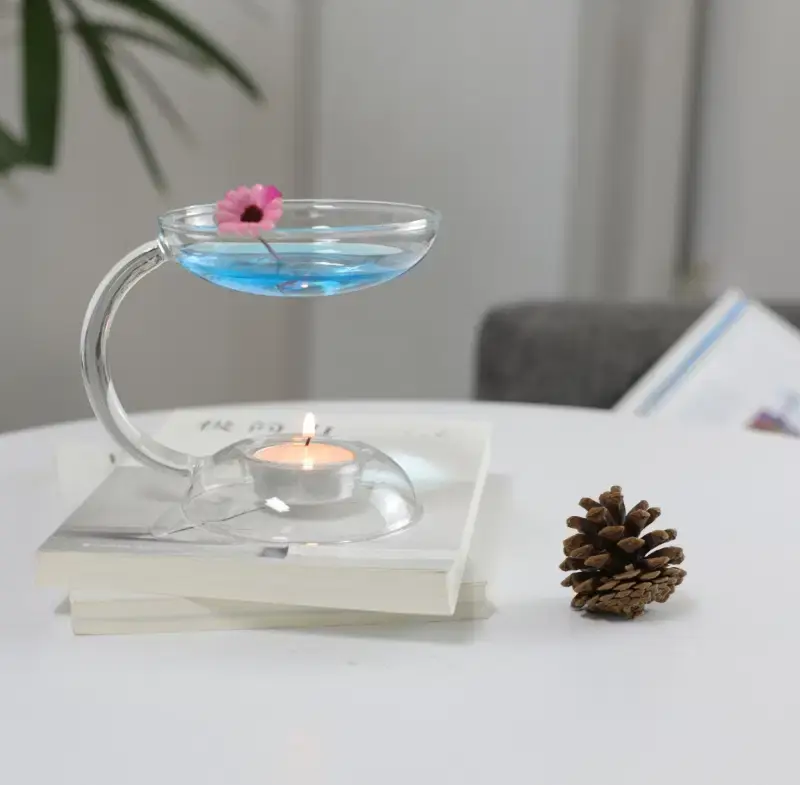 Miniaturbild: Duftlampe aus Glas im Detail – klare Form, Teelichtwärme und ruhiger Look