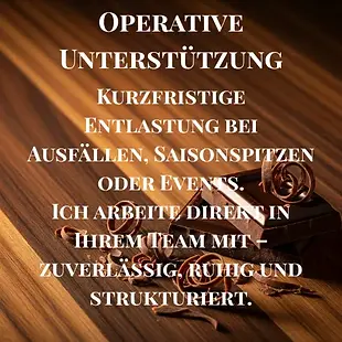 Leih-Patissier und Konditor bietet operative Unterstützung in der Küche – Symbolbild mit dunkler Schokolade auf Holz für ruhige, zuverlässige Vertretung bei Engpässen.