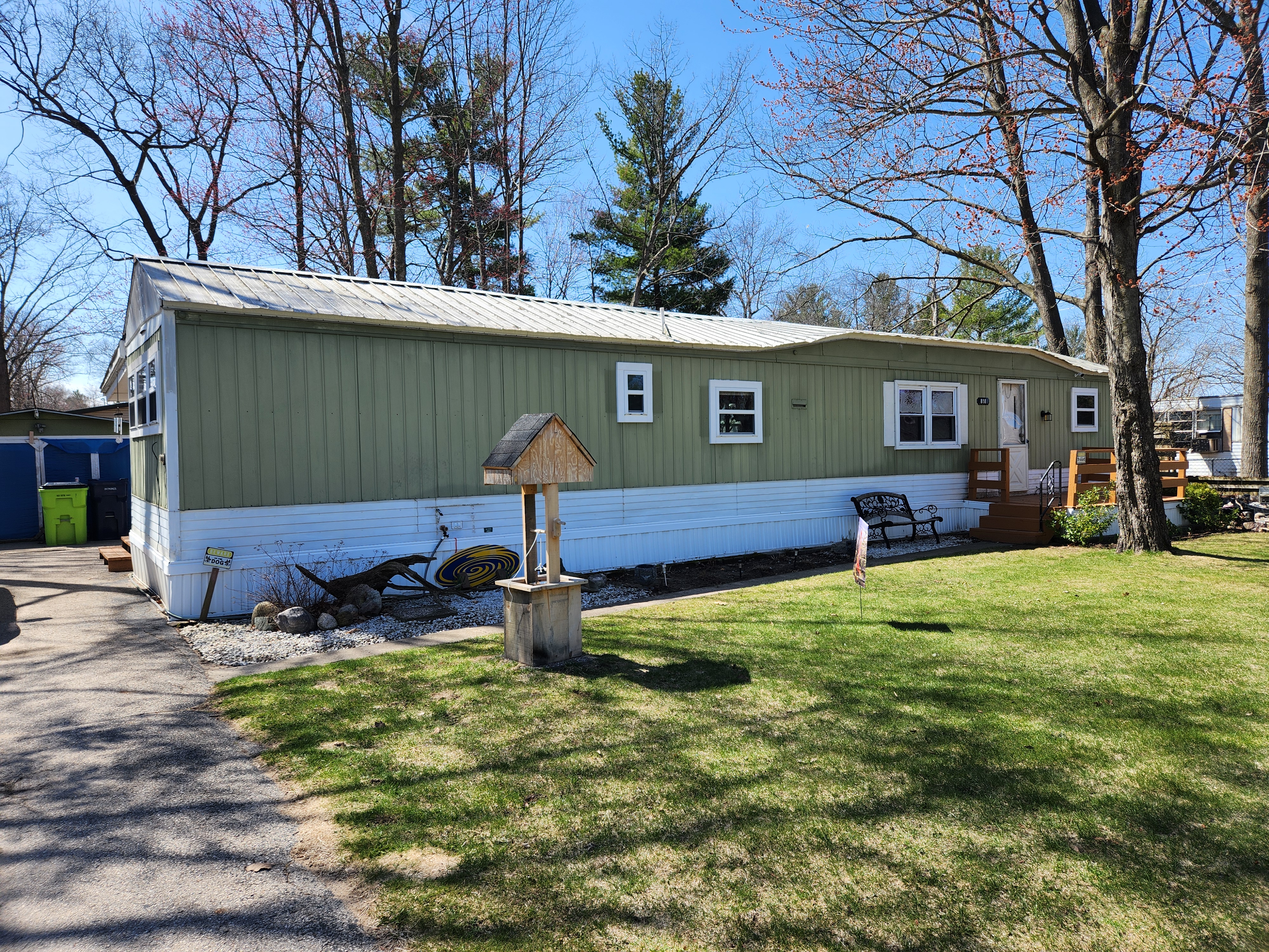 883 Crestwood Lane