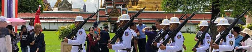 grand-palace-guards-bangkok-700-2.jpg