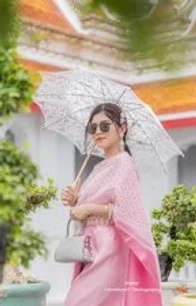 Thumbnail: Wat Arun Photoshoot in Thai Costume