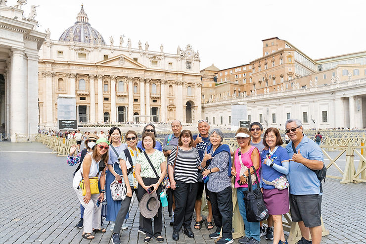 Club 100 Tour to Italy and France members explore Rome, prior to the start of the main tour.