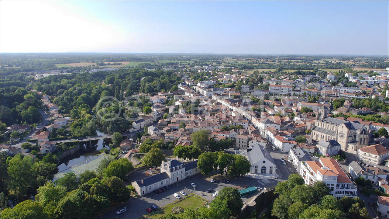 MONTAIGU VENDEE Chateau drone photo - startair-drone.com MONTAIGU VENDEE Chateau drone photo - startair-drone.com