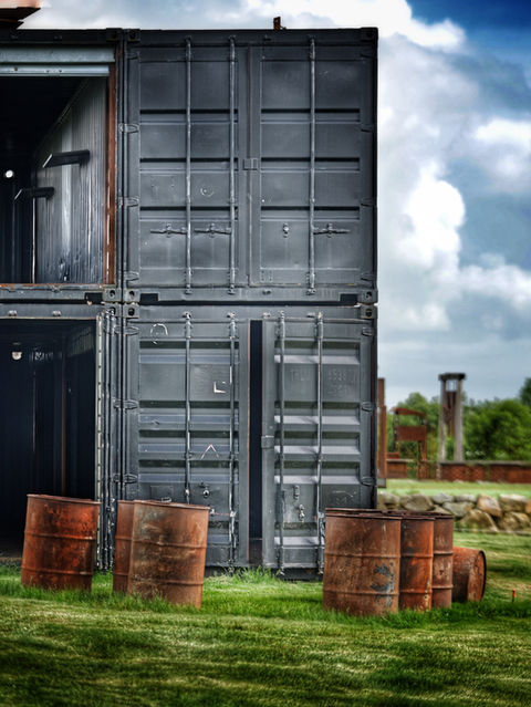 Les containers de Monic La Mouche qui servent de décor au Hellfest Open air festival