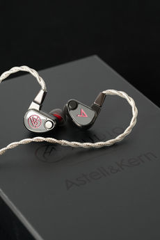 Astell&Kern × 64 AudioXIO混合單元入耳式耳機兩大巨頭相遇，當聲學魔法遇上雕塑美學