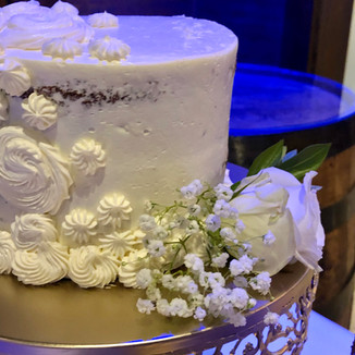 Design 8: Naked with Buttercream Applique