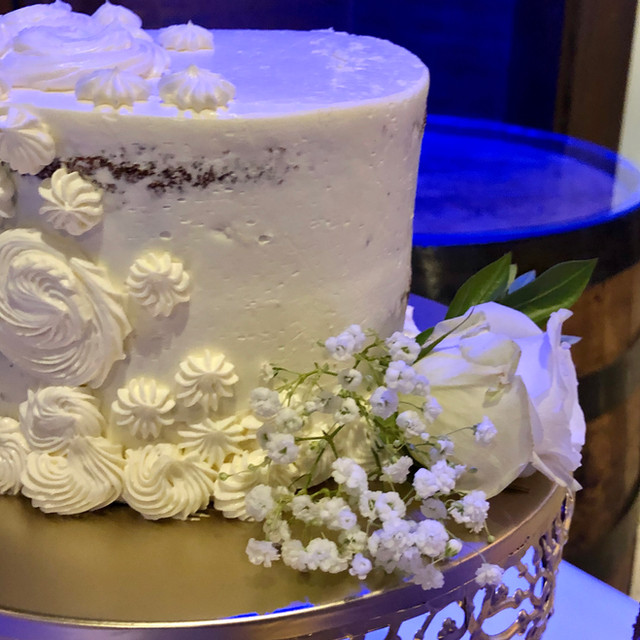 Design 8: Naked with Buttercream Applique