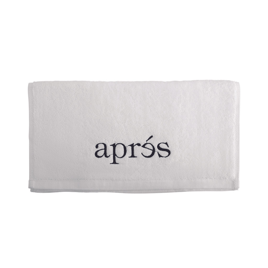 Toalla con bordado negro