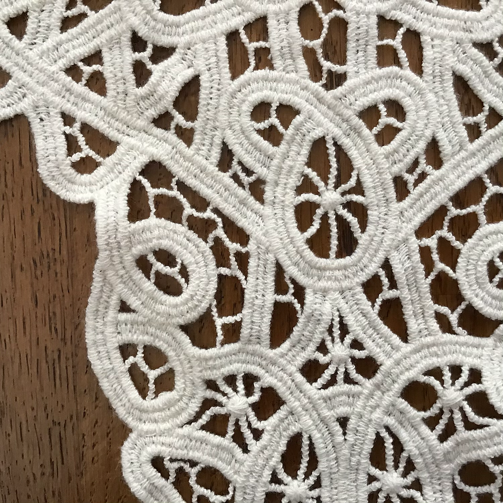Ivory Lace Decolté