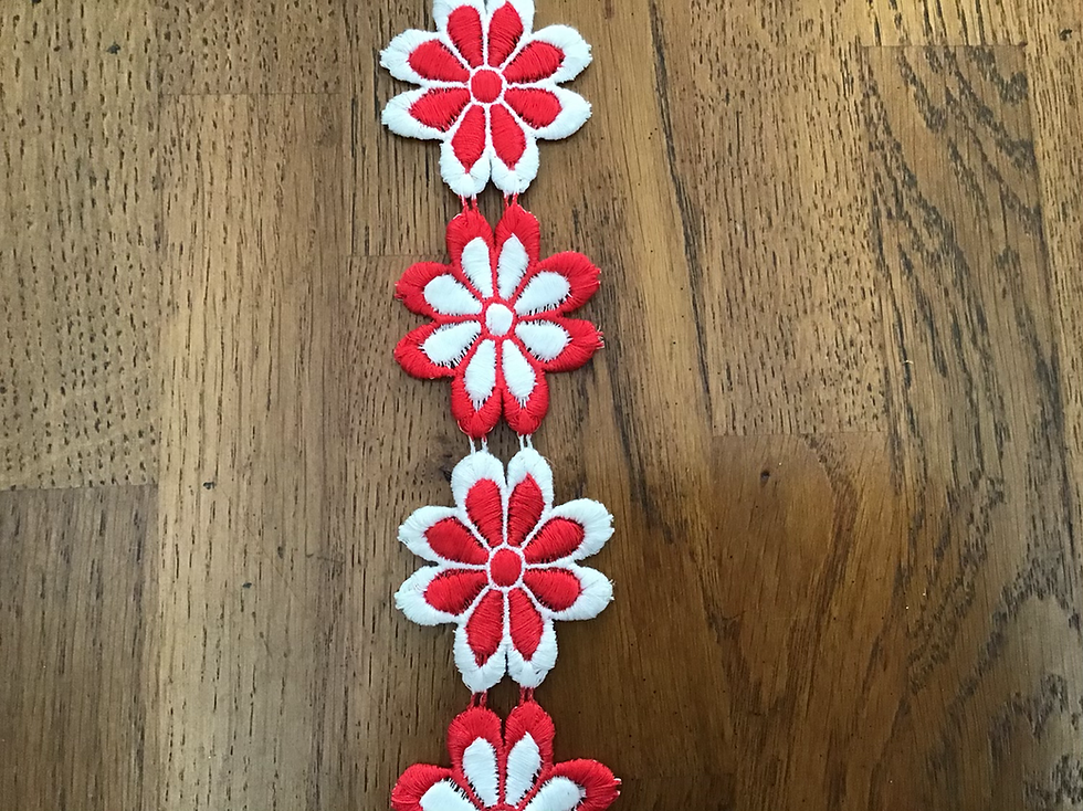 Red & White Flower Trim