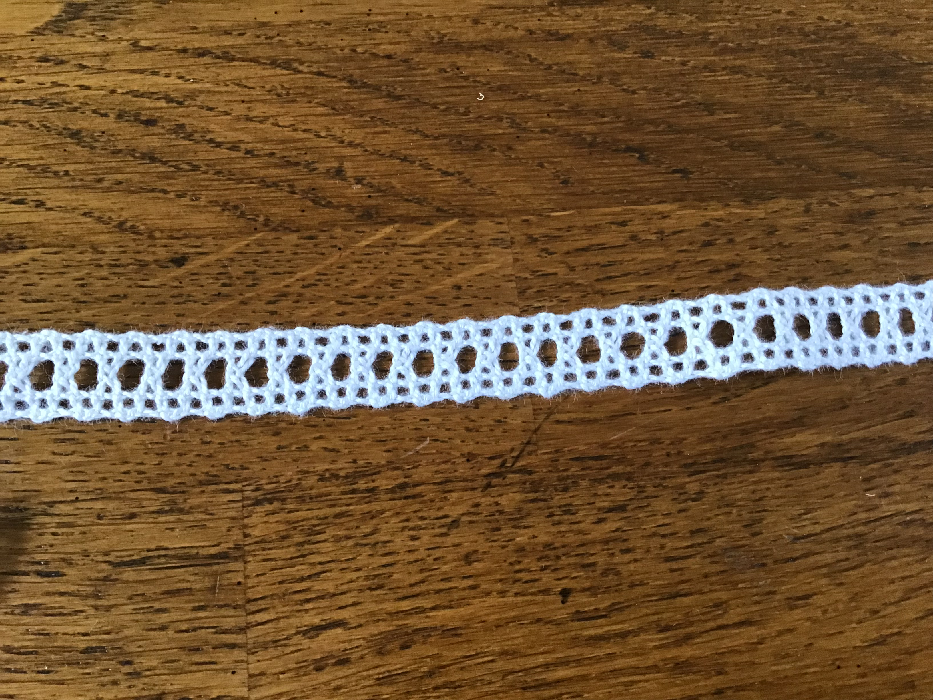 Narrow Antique Style White Cotton Crochet Trim