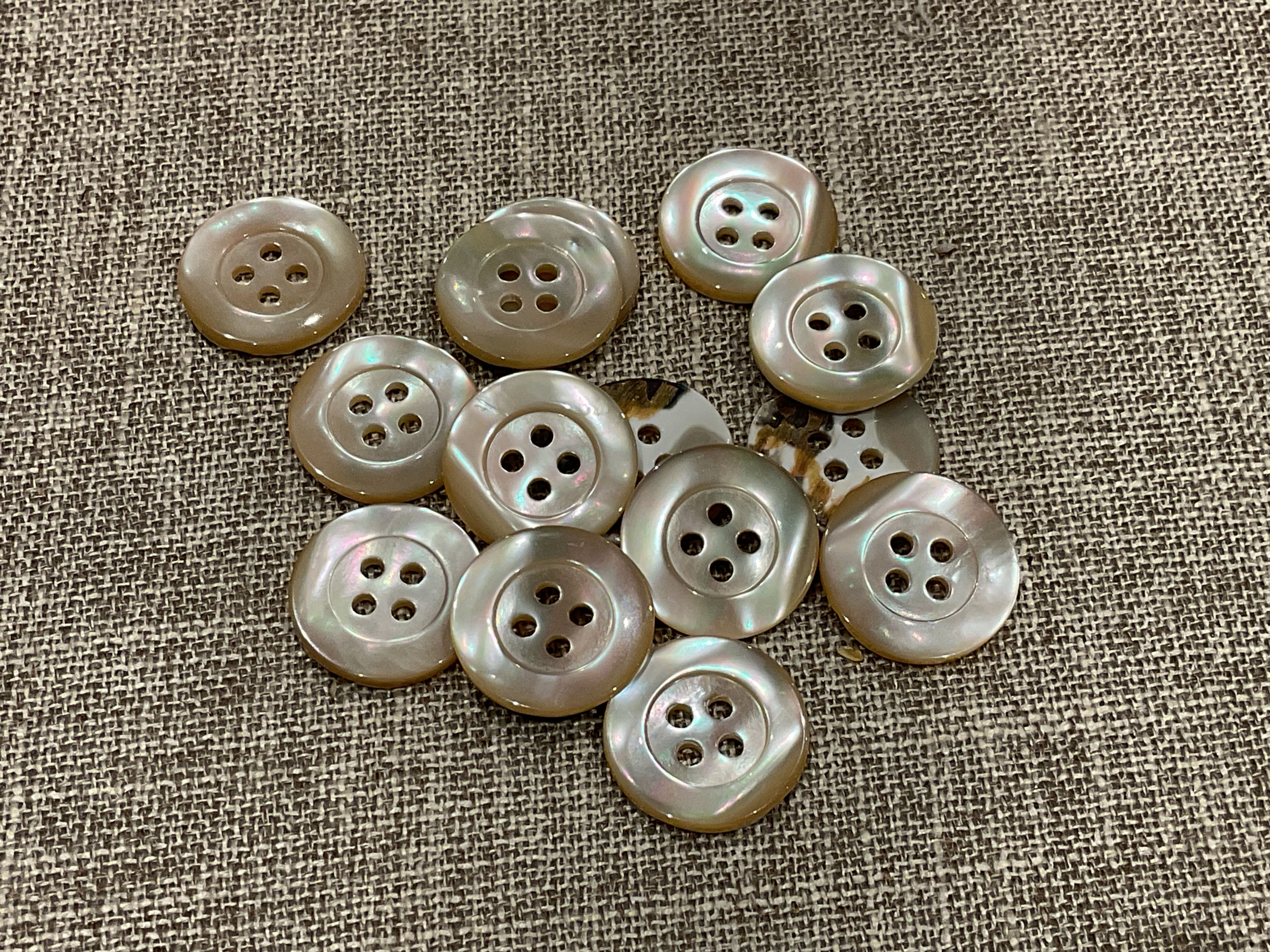 Vintage Oyster Colour Mother of Pearl Buttons x 6