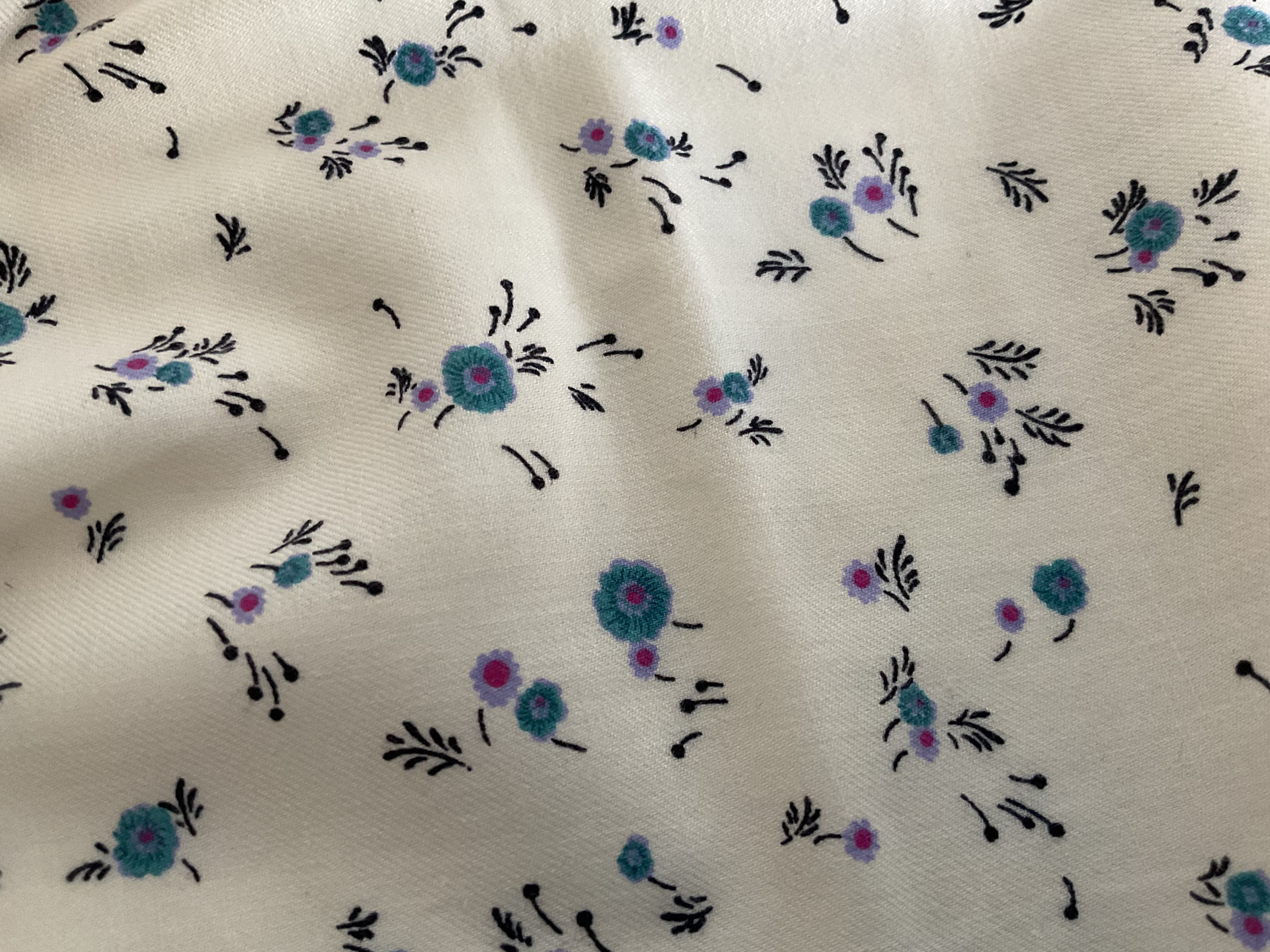 Yelda Delicate Floral Viscose Fabric /140cm