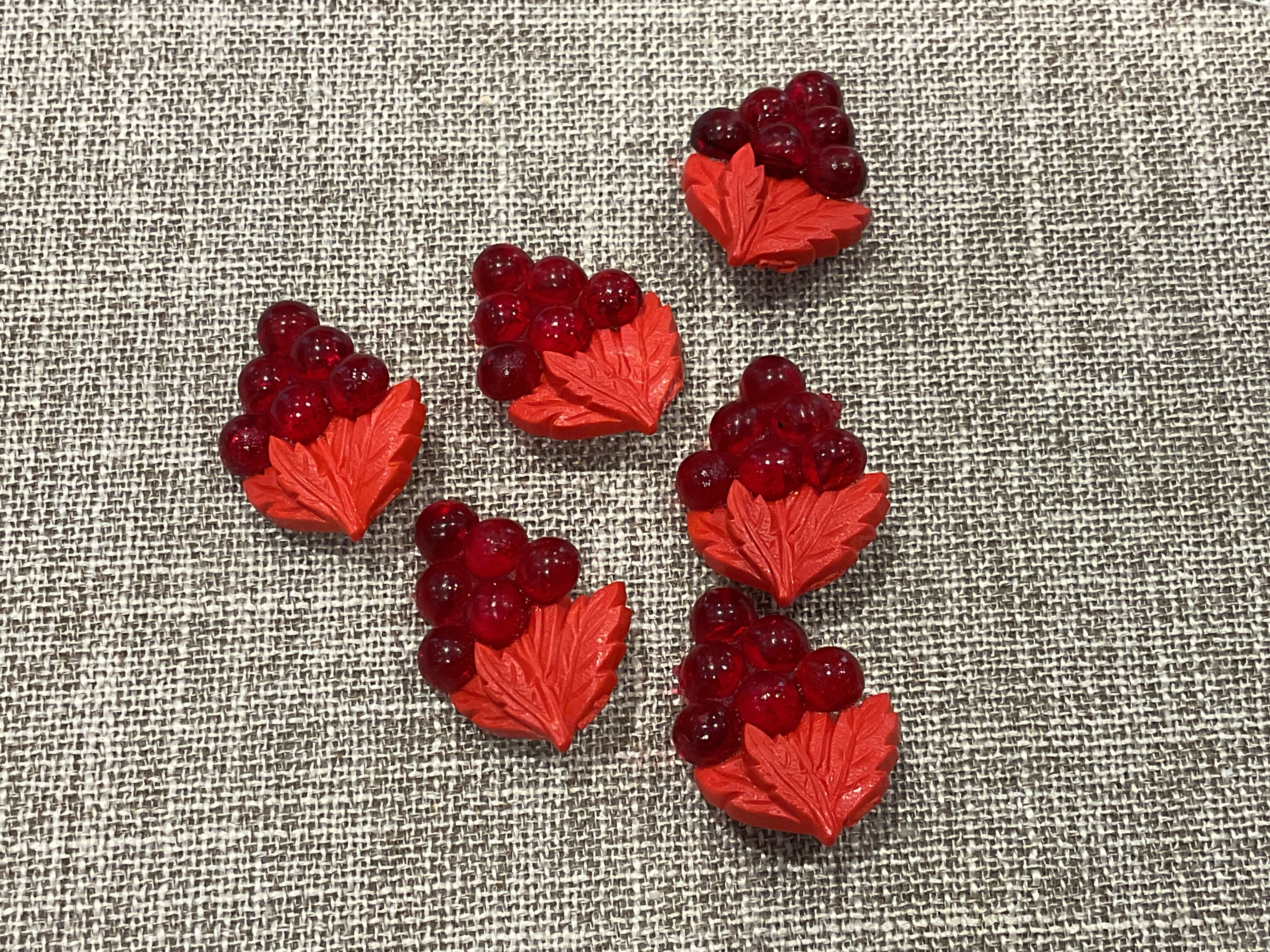 Vintage Red Grapes Buttons x6