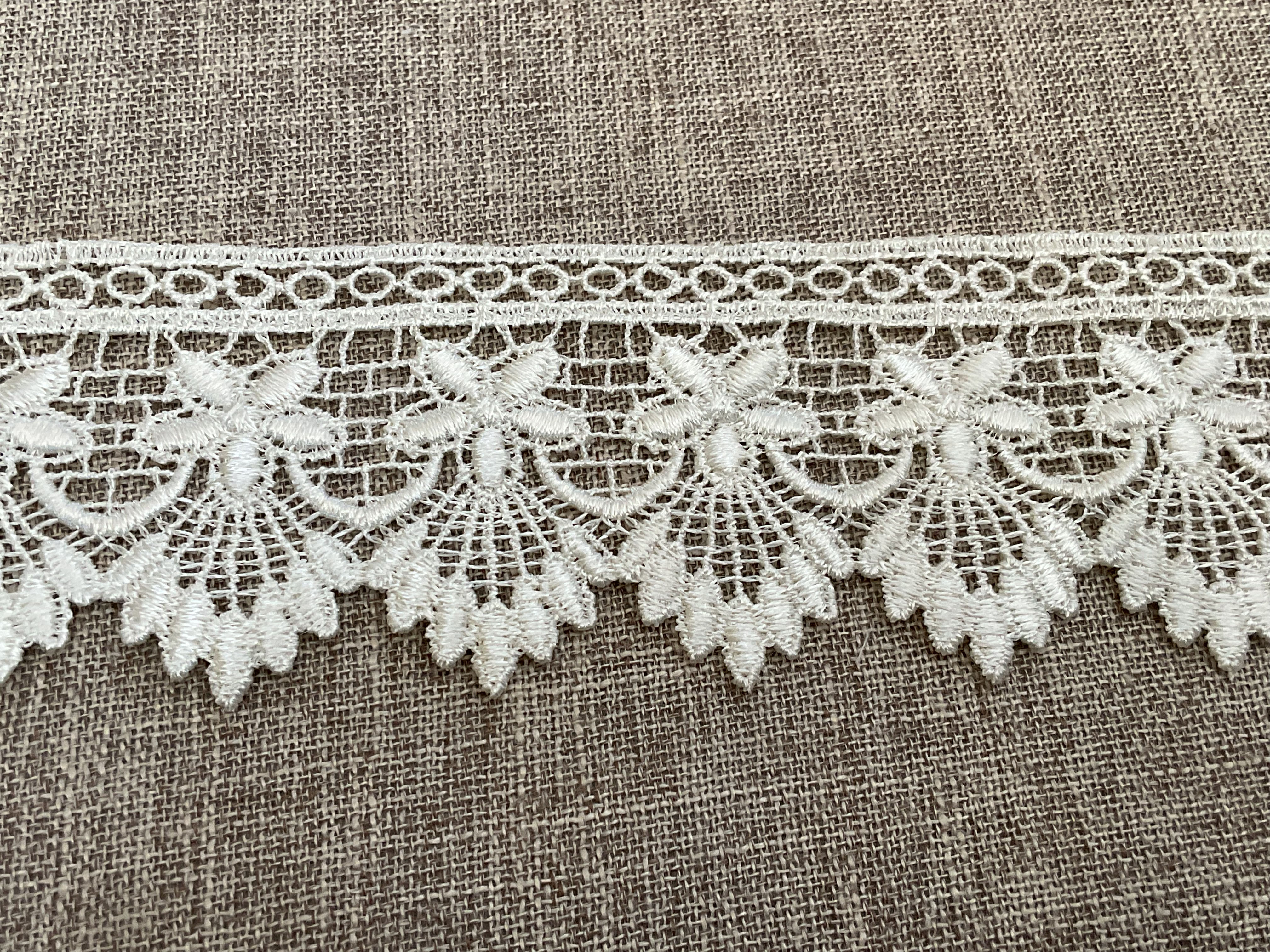 Ivory Guipure Trim/160cm