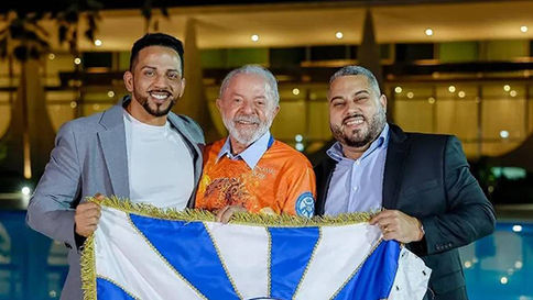 Presidente de escola que homenageou Lula esteve no Planalto antes do Carnaval