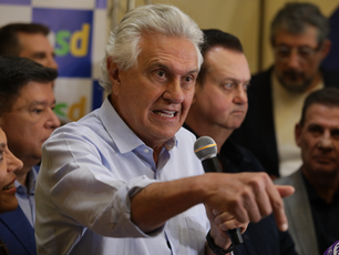 Caiado oficializa candidatura pelo PSD e critica Lula e Flávio Bolsonaro durante convenção