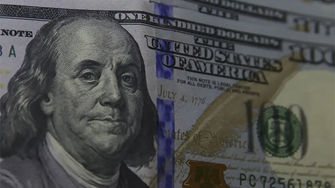 Dólar avança para R$ 5,06 e Bolsa registra forte queda com tensões internacionais e temor de tarifas