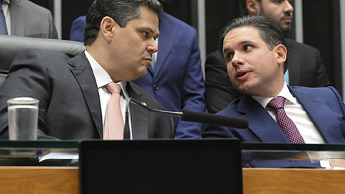 Cúpula do Congresso resiste a proposta de anistia defendida pela oposição