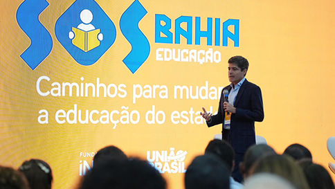 ACM Neto critica aprovação automática e promete revogar medida caso seja eleito governador