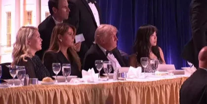 Trump é retirado de evento com jornalistas após tiros nas proximidades em Washington