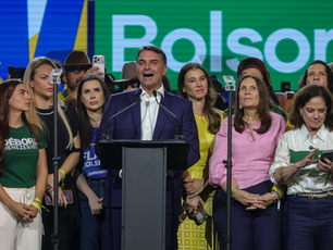 Deputada do PT pede investigação da PGR sobre vídeo com IA exibido em convenção de Flávio Bolsonaro