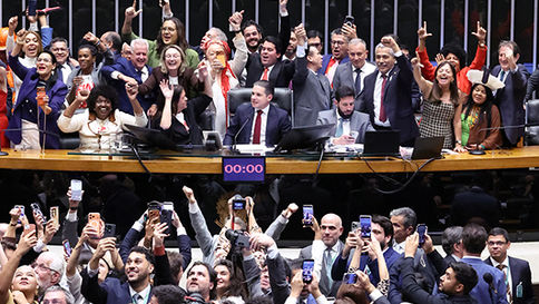 Governo retira urgência do projeto da escala 6x1 e votação é adiada na Câmara