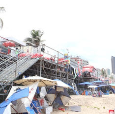 “Trabalhar ficou mais seguro”, dizem ambulantes sobre plataforma instalada na Barra para o Carnaval