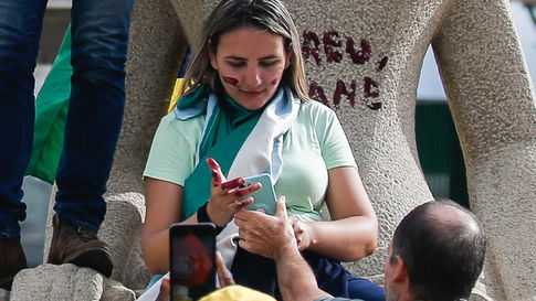 Defesa de “Débora do Batom” recorre ao STF e pede redução de pena após aprovação de nova lei