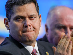 Senadores relatam pressão de Alcolumbre contra indicação de Jorge Messias ao STF
