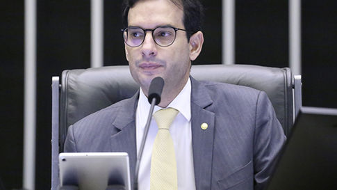 Base do governo vê relator da PEC da escala 6x1 como nome de diálogo