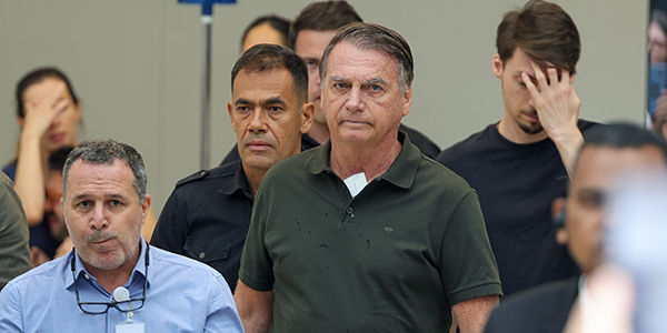 Moraes autoriza prisão domiciliar de Bolsonaro por 90 dias para tratamento de saúde