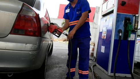 Governo federal anuncia medidas para tentar conter o preço dos combustíveis
