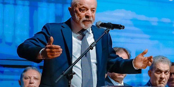 Lula defende investimentos e transferência de tecnologia durante evento da Fiocruz