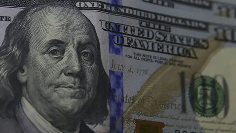 Dólar cai a R$ 4,91 e atinge menor valor desde janeiro de 2024; Bolsa avança