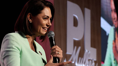 Michelle Bolsonaro grava vídeos para impulsionar pré-candidatas do PL nas eleições