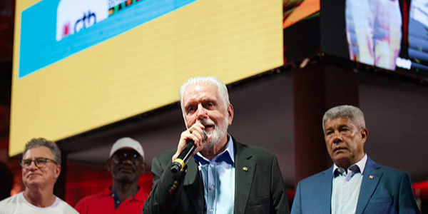 Jaques Wagner elogia nova estação da Calçada e destaca avanço das obras do VLT em Salvador