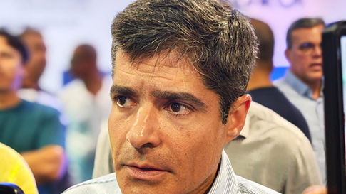 Neto sinaliza abertura para diálogo com Coronel e critica exclusão do senador da base governista